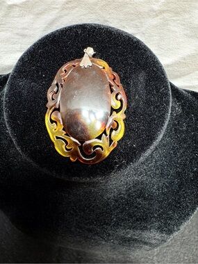 Vintage-Inspired Amber Tortoiseshell Oval Pendant Brooch - Unbranded